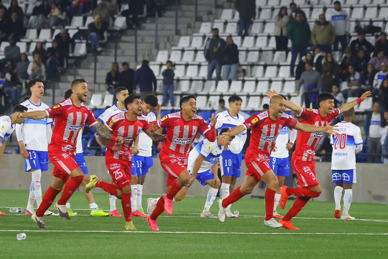 Unión La Calera ganó en penales a la UC en el Claro Arena